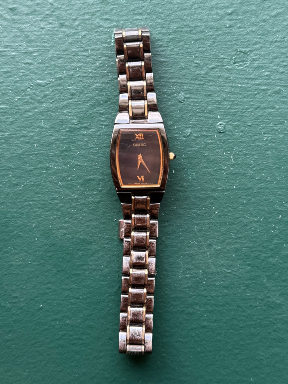 Seiko Two-tone Quartz Watch with Black and Gold Accents